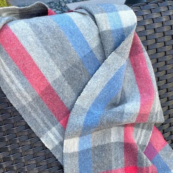 Cashmere scarf Unisex plaid, gray blue like new no smoking. Soft - Picture 2 of 6